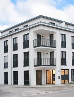 *Helle Neubau-2-Zimmer-Wohnung mit EBK, Balkon & PKW-Stellplatz am Schlosspark zum Erstbezug!* - Gauting