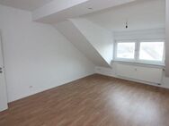 3 Zimmer Wohnung im Dachgeschoss, frisch renoviert - Köln