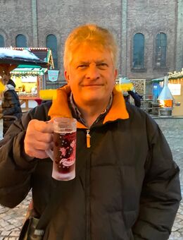 Hand in Hand am Ostseestrand - Berlin