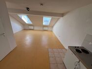 Großzügige 1-Zimmer-Dachgeschoss-Wohnung im Zentrum mit Aufzug, Stellplatz - Kiel