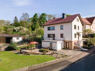 Ein- bis Zweifamilienhaus in Bestzustand: Geräumiges Wohnhaus mit Garage, Garten, Terrasse und gemütlicher Kellerbar - Ringgau