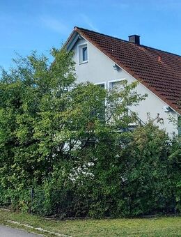 Top attraktives Wohnhaus mit familienfreundlicher Grundrissplanung, inklusive unterkellerter Doppelgarage, Anbau und Gerätehaus im Garten - Lauterhofen