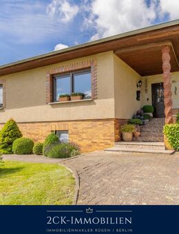 Einfamilienhaus auf zwei Ebenen mit großem, pflegeleichten Garten, Wintergarten, Terrasse, Garage! - Lancken-Granitz