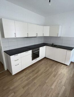 Moderne 2-RW mit Balkon und Einbauküche - Chemnitz