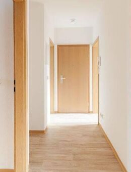 Gemütliche 3 Zimmer-Wohnung im 3. Obergeschoss mit Balkon in Merseburg - Merseburg
