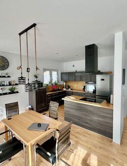 Neuwertiger, Barrierefreier und absolut effizienter Bungalow mit Doppelgarage !! - Schlitz