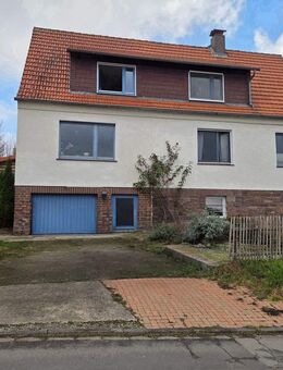 Viel Platz für die Familie oder mehrere Generationen unter einem Dach. Eine zusätzliche Bauvoranfrage für evtl. rückwärtige Wohnbebauung läuft - Fuldatal