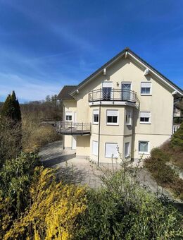 Villa del Sol umgeben von Bergen und Wäldern. - Emmerzhausen