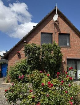 Attraktives Einfamilienhaus mit Kachelofen, großer Terrasse und Garage in ruhiger Sackgassenlage - Talkau