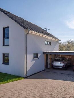 Familientraum in Bestform - Modernes Streif-Haus mit Pool, Garten & Terrasse in Gutweiler - Gutweiler