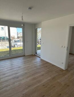 Barrierefreie Neubau-2-Zimmerwohnung mit Ost-Terrasse - Helles Wohnen, inklusive Einbauküche & Gartenanteil - Herrenberg