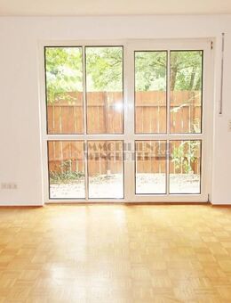 Nähe Galgenberg : Charmante Terrassenwohnung in ruhiger Wohnlage inkl. Garage - Regensburg
