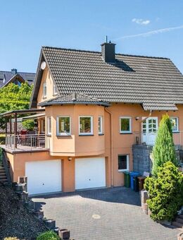 Engel & Völkers: Wohnhaus mit Wintergarten und Gartenidylle - Vettelschoß