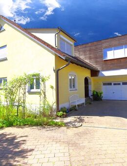 Großzügiges Zweifamilienhaus mit wunderschönem Grundstück und PV-Anlage - Bruckberg (Regierungsbezirk Mittelfranken)