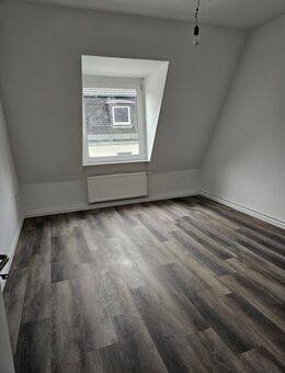 Gemütliche 3-Zimmer-Dachgeschosswohnung in Wuppertal - Wuppertal