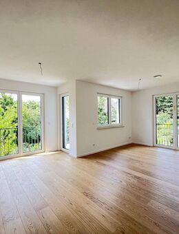 RESERVIERT ! 2,5-Zimmerwohnung mit großen Balkonen auf sonnigem Grundstück - München