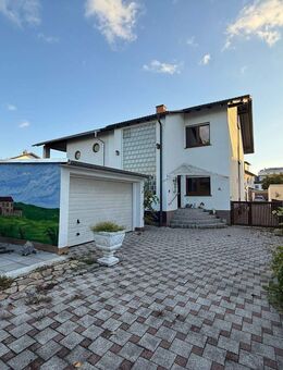 3 Zimmerwohnung mit separatem Verkaufs- oder Gewerberaum im UG, 2 Carport- und 2 Außenstellplätzen - Oftersheim