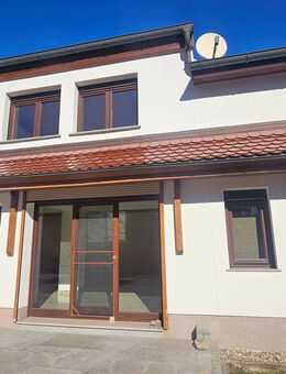 Einfamilienhaus in Zöschen mit Wintergarten,Terrasse, PKW-Stellpätze sowie Garten zu vermieten!!! - Leuna