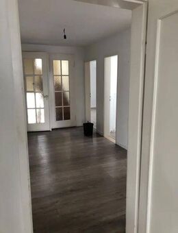 Stilvolle 4-Zimmer-Dachgeschosswohnung mit Gartenparadies - Esslingen (Neckar)