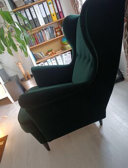 Ikea Ohrensessel in samtgrün - Velbert