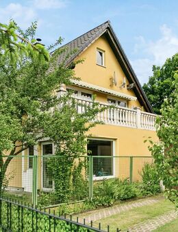 Bezugsfrei ! Charmantes, hochwertiges ZFH in Berlin-Pankow mit schönem Garten, Garage und Keller - Berlin