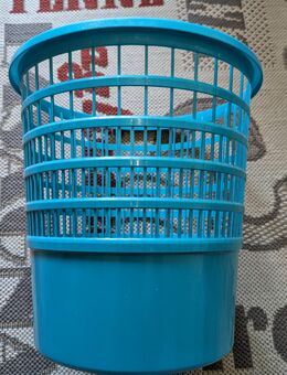 Mülleimer/Papierkorb aus Hartplastik - Hamburg