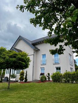 Großzügiges Einfamilienhaus mit fünf Schlafzimmern, lichtdurchflutetem Wohnambiente und gepflegtem Garten – ideal für Familien - Arzfeld