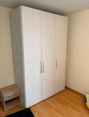 Schöner Kleiderschrank in 6414