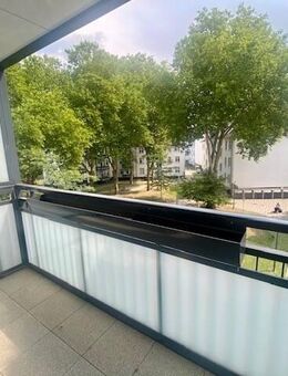 Ideale Lichtverhältnisse dank bodentiefer Fenster - Essen