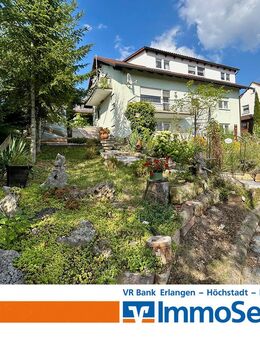 Schickes Zweifamilienhaus mit Einliegerwohnung und tollem Fernblick - Höchstadt (Aisch)