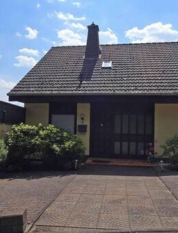 Flexibles Wohnkonzept: Traumhaus mit 4 Stellplätzen, Wallbox + Garage - Vöhl