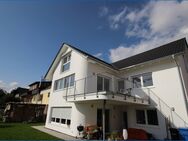 RZ-Weinburg, neuwertige EG/Hochp. 3,5 Zi.-Whg., m. Balkonterrasse, Gartennutz. u. Garage-wird FREI! - Radolfzell (Bodensee)