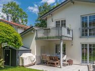 Freistehendes Einfamilienhaus mit Einbauküche und Garage für 2 PKW in Landshut-Achdorf - Landshut