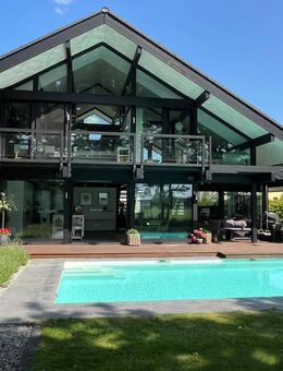 "Design trifft Natur: Ihr Traumhaus mit Pool" - Bokensdorf