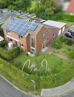 Provisionsfrei - Einfamilienhaus mit Einliegerwohnung / Zweifamilienhaus, Garagen und Photovoltaikanlage - Schortens