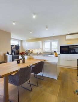 Ihr exklusives Zweizimmer-Penthouse mit toller Küche, Einbauschränken und Klimaanlage - Kenn