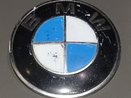 BMW E10 02 Serie Emblem 82mm 00095808114 Altmetallbeschichtete Oberfläche - Spraitbach