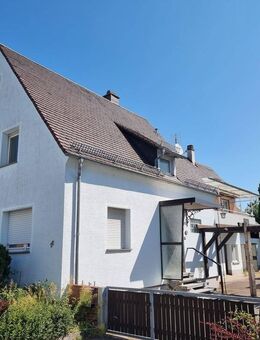Zur Eigennutzung oder zur Teilvermietung: Ein- bis Zweifamilienhaus mit Garten und Garage - Linkenheim-Hochstetten