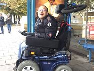 Körperbehinderter sucht eine freizügige persönliche Assistentin - München