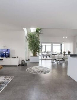 Luxus-Penthouse in zentraler Lage, weitläufig und offen, mit großzügigem Terrassenbereich und barrierefreiem Aufzug. - Heusweiler