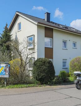 Solides und gut vermietetes 3-Fam.-Haus mit zusätzlichem EFH und Getränkelager in Halbhöhenlage! - Eisingen (Baden-Württemberg)