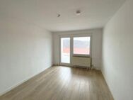 Schöne 3-Raum-Wohnung mit Balkon und herrlichem Blick über Elsterberg - Elsterberg