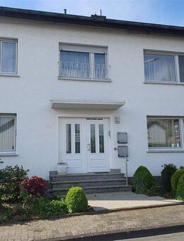 Großzügige Dreizimmerwohnung mit Balkon und schönem Blick in den Garten, Nähe Klinik - Bad Sassendorf