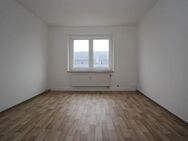 **Stabile und CO² neutrale Heizkosten!!! Neu renovierte 4-Zimmer-Wohnung zu vermieten** - Reuth (Sachsen)