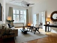 Altbauornamentik im sanierten Altbau und Großstadtromantik am Savignyplatz - Berlin
