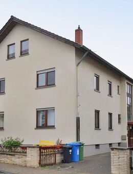 Modernisiertes Zweifamilienhaus mit ausgebautem Dachgeschoss, Doppelgarage und großem Garten - Bruchsal