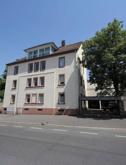 Schöne Altbauwohnung mit eingerichteter Küche, Wintergarten und großem Balkon zu vermieten! - Aschaffenburg