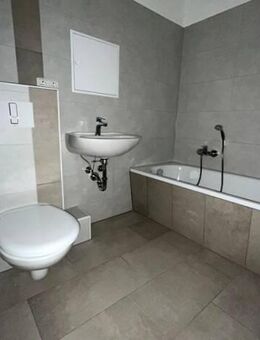 Frisch saniertes Bad mit Wanne - Oschersleben (Bode)