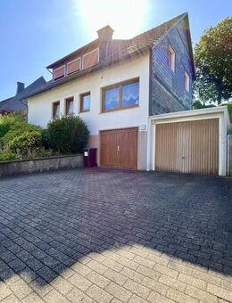 Freistehendes Zweifamilienhaus mit Garten und Garagen in ruhiger und beliebter Lage in Ennepetal-Homberge - Ennepetal (Stadt der Kluterhöhle)