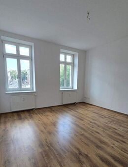 2- Zimmer-Wohnung in Schönebecker Straße 35 - saniert mit Balkon und modernem Bad! - Magdeburg